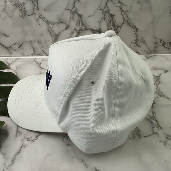 Hawaii Vintage 90s Snap Back Hat One Size White Rainbow Embroidered - Picture 3 of 6